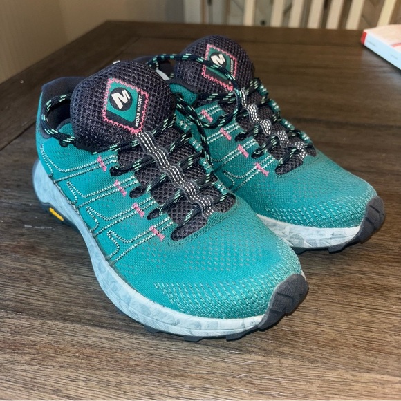 Merrell Athletic Shoes with Vibram Outsole NEW - Picture 2 of 9